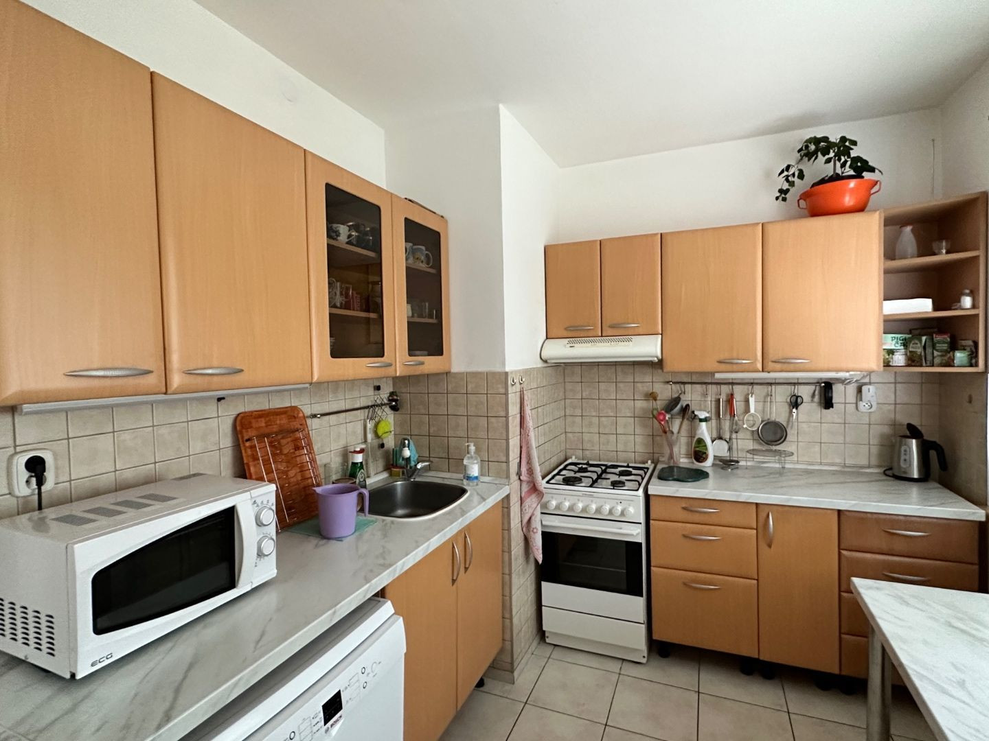 NOVÁ CENA - JAZERO - POLÁRNA 3 IZBOVÝ BYT SUPER STAV, ZATEPLENÁ  LODŽIA.