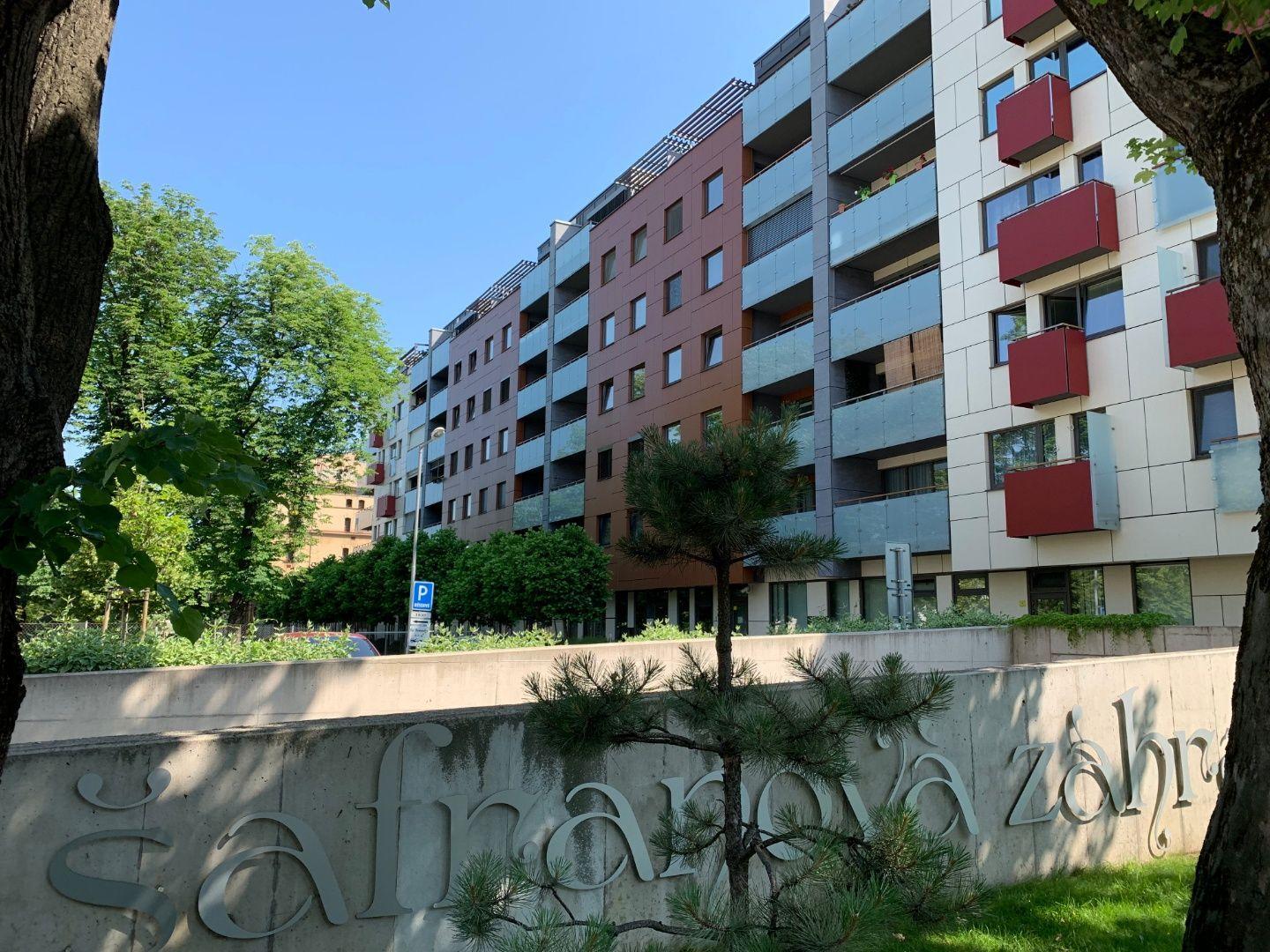 JUH - PROJEKT ŠAFRÁN - NOVOSTAVBA 2 IZBOVÝ KOMPLETNE ZARIADENÝ TEHLOVÝ BYT.