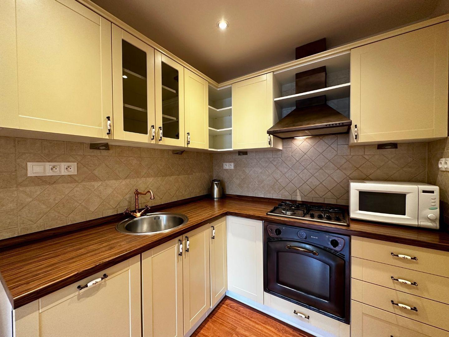 NOVÁ SUPER CENA - MIŠKOVECKÁ - PEKNÝ MODERNÝ BYT PO KOMPLETNEJ REKONŠTRUKCII ČIASTOČNE ZARIADENÝ.