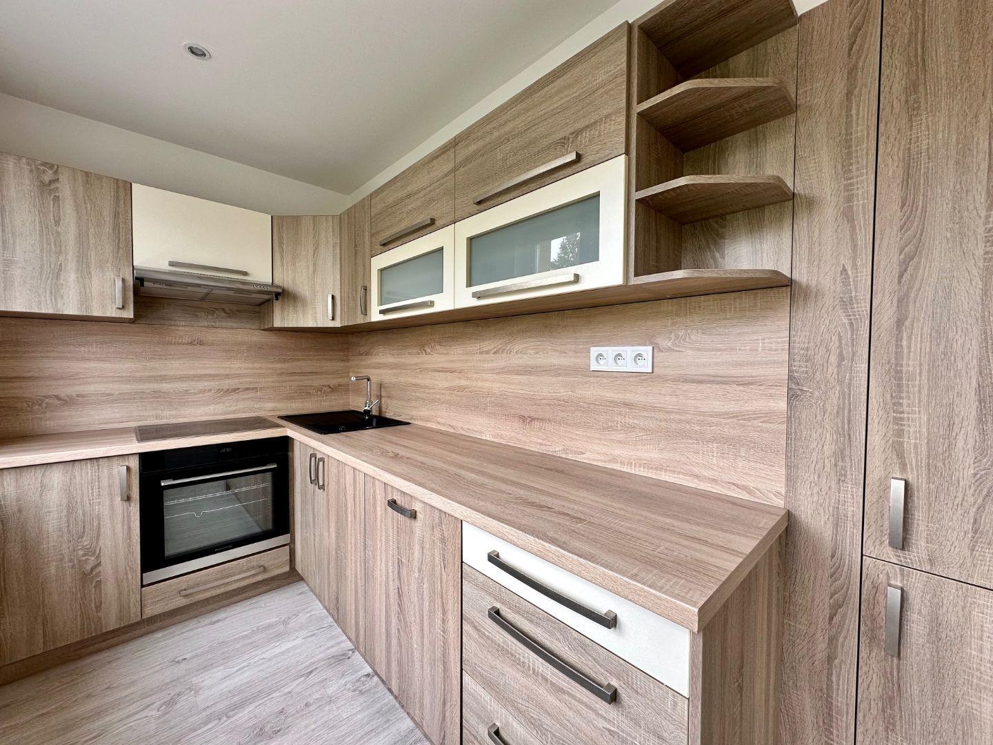 FURČA - KURSKÁ 85 M2, PO REKONŠTRUKCII, LODŽIA, PLASTOVÉ OKNÁ.