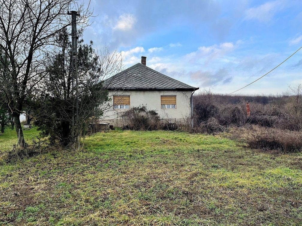MAĎARSKO - ABAÚJSZOLNOK 3 IZBOVÝ RODINNÝ DOM VHODNÝ NA REKONŠTRUKCIU PODĽA VLASTNÝCH PREDSTÁV