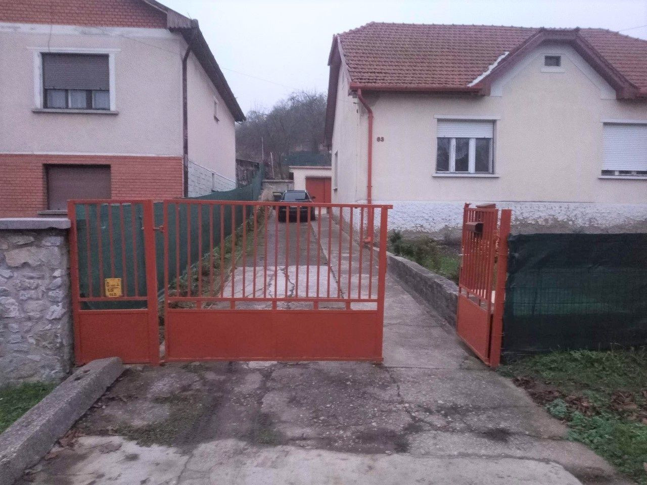 MAĎARSKO - ÓZD PEKNÝ RODINNÝ DOM PO ČIASTOČNEJ REKONŠTRUKCII S VEĽKOU ZÁHRADOU LEN 15 KM OD HRANÍC