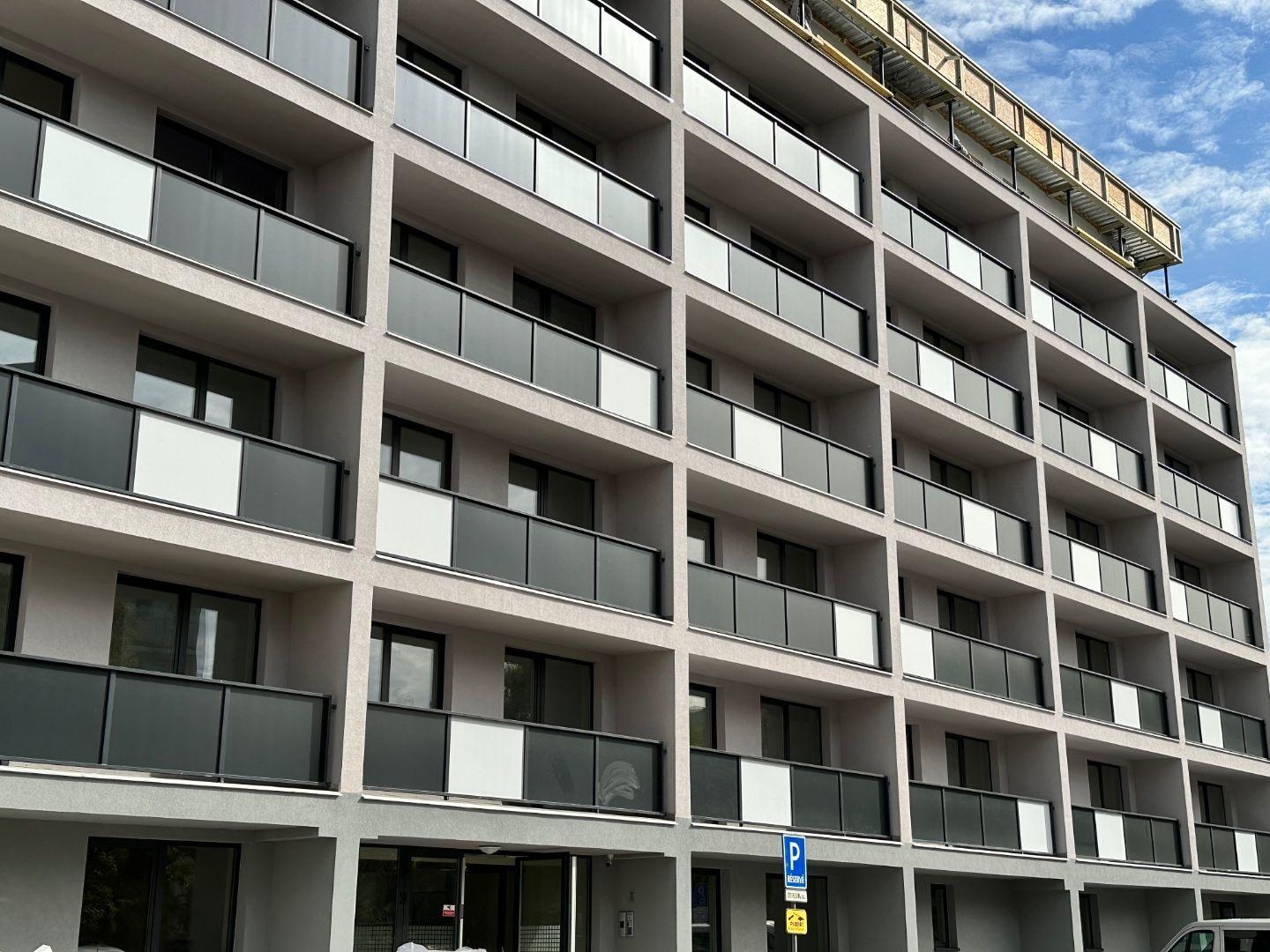 STARÉ MESTO - BELLOVA 1,5 IZBOVÝ BYT 41 M2, HOLOBYT S LODŽIOU.