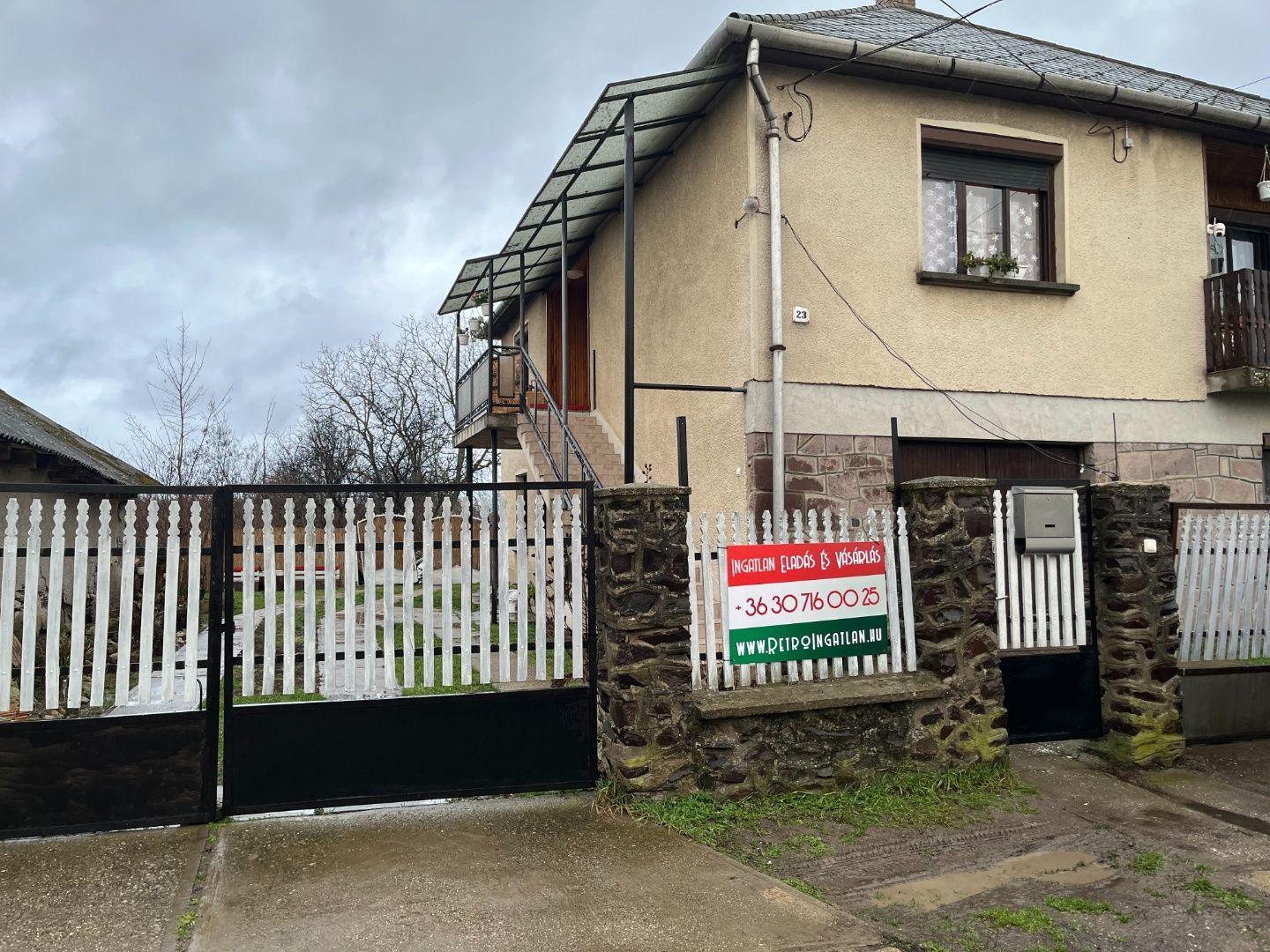 MAĎARSKO - PÁCIN 3 IZBOVÝ POSCHODVÝ RODINNÝ DOM 3 KM OD HRANÍC