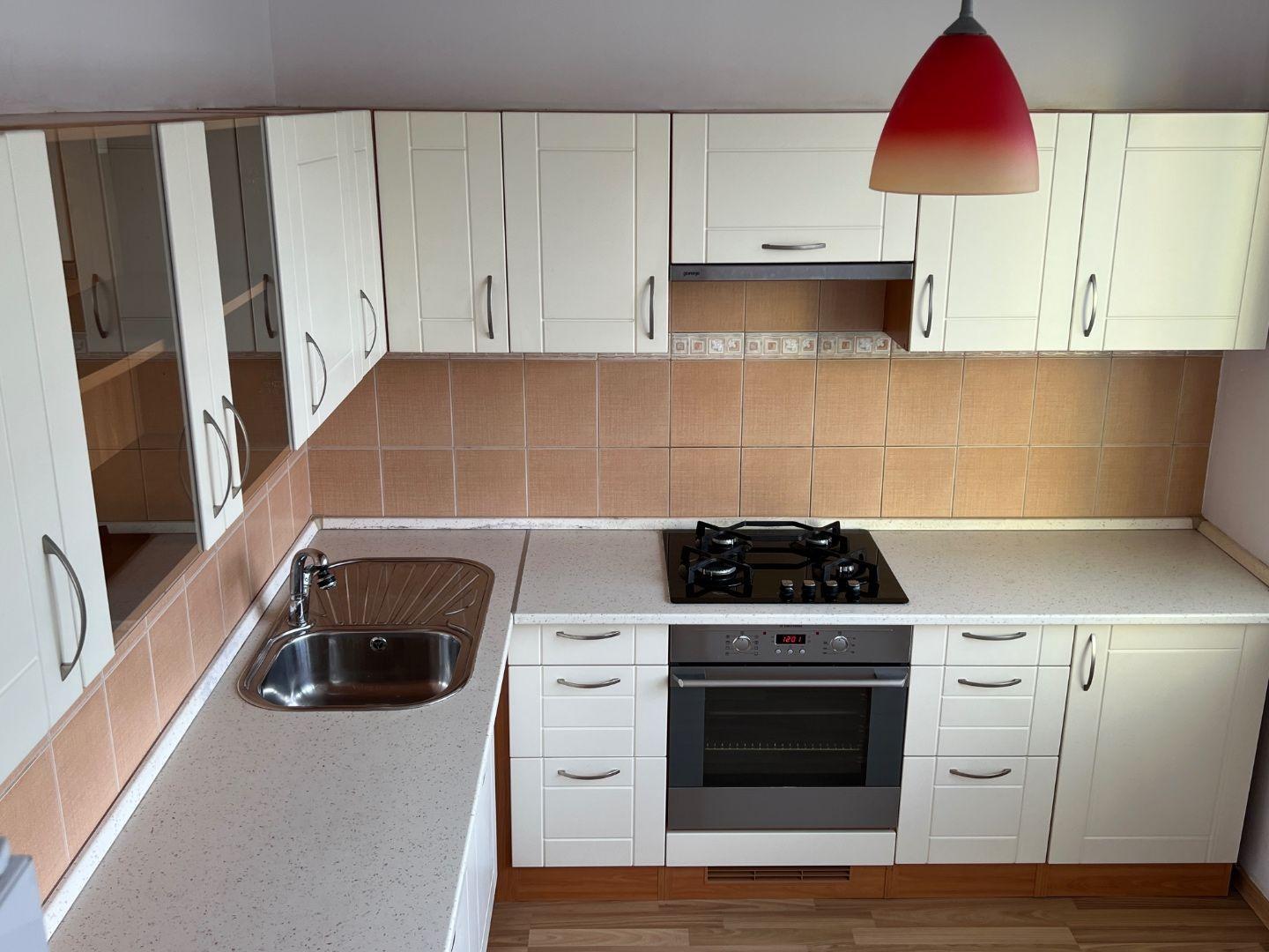 REZERVOVANÉ - NOVÁ CENA - JAZERO - AZOVSKÁ - VEĽKÝ 1 IZBOVÝ BYT 42 M2, PO KOMPLETNEJ REKONŠTRUKCII.