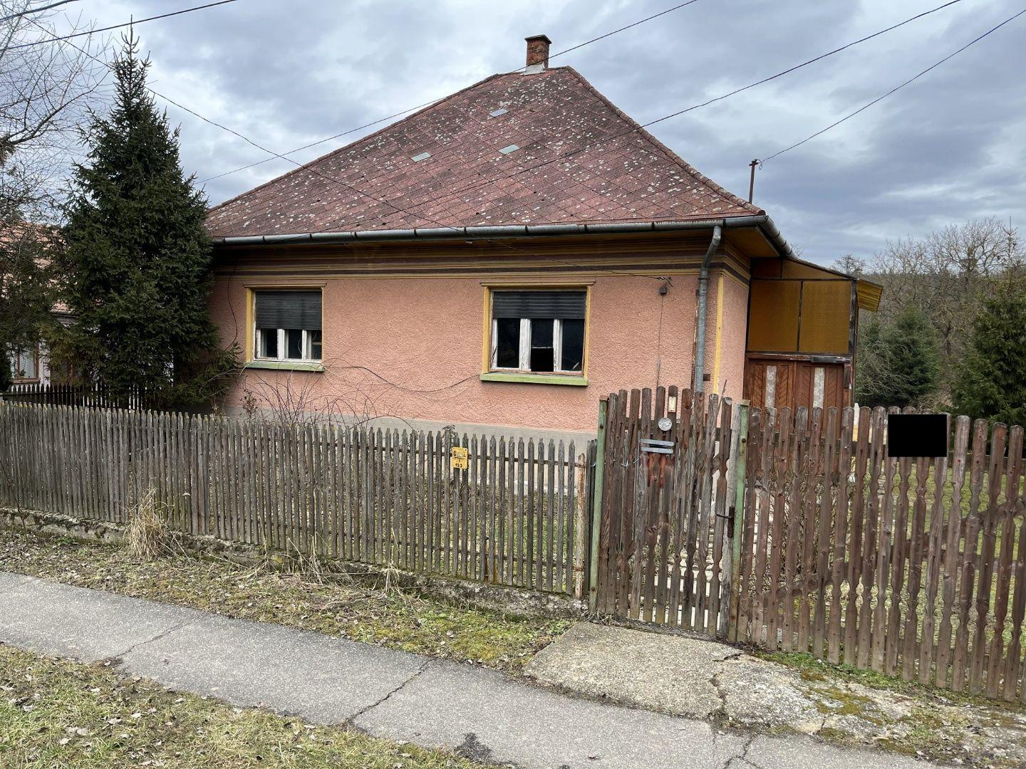 MAĎARSKO - TELKIBÁNYA PEKNÝ RODINNÝ DOM S LETNOU KUCHYŇOU LEN 25 KM OD KOŠÍC