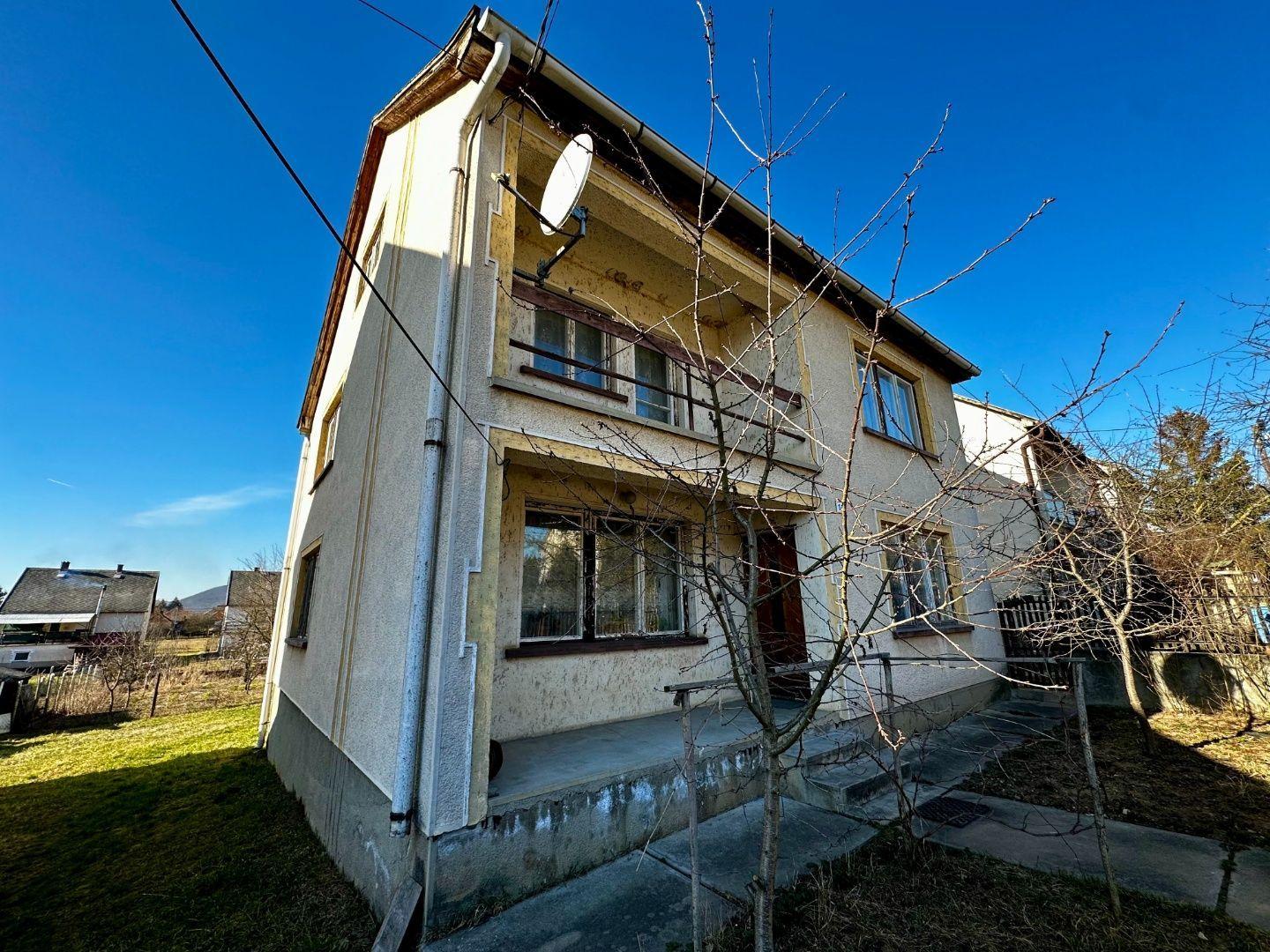 MAĎARSKO - SZALONNA 5 IZBOVÝ POSCHODOVÝ RODINNÝ DOM S PEKNÝM POZEMKOM 800 M2