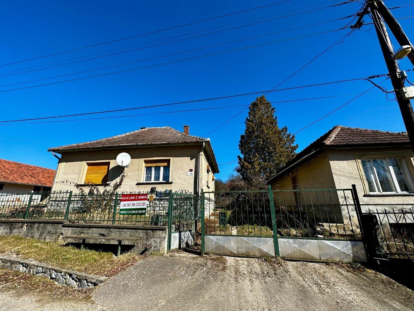 MAĎARSKO - MÁRTONYI - PEKNÝ 4 IZBOVÝ RD V KRÁSNEJ LOKALITE BLÍZKO JAZERA RAKACA + LETNÁ KUCHYŇA