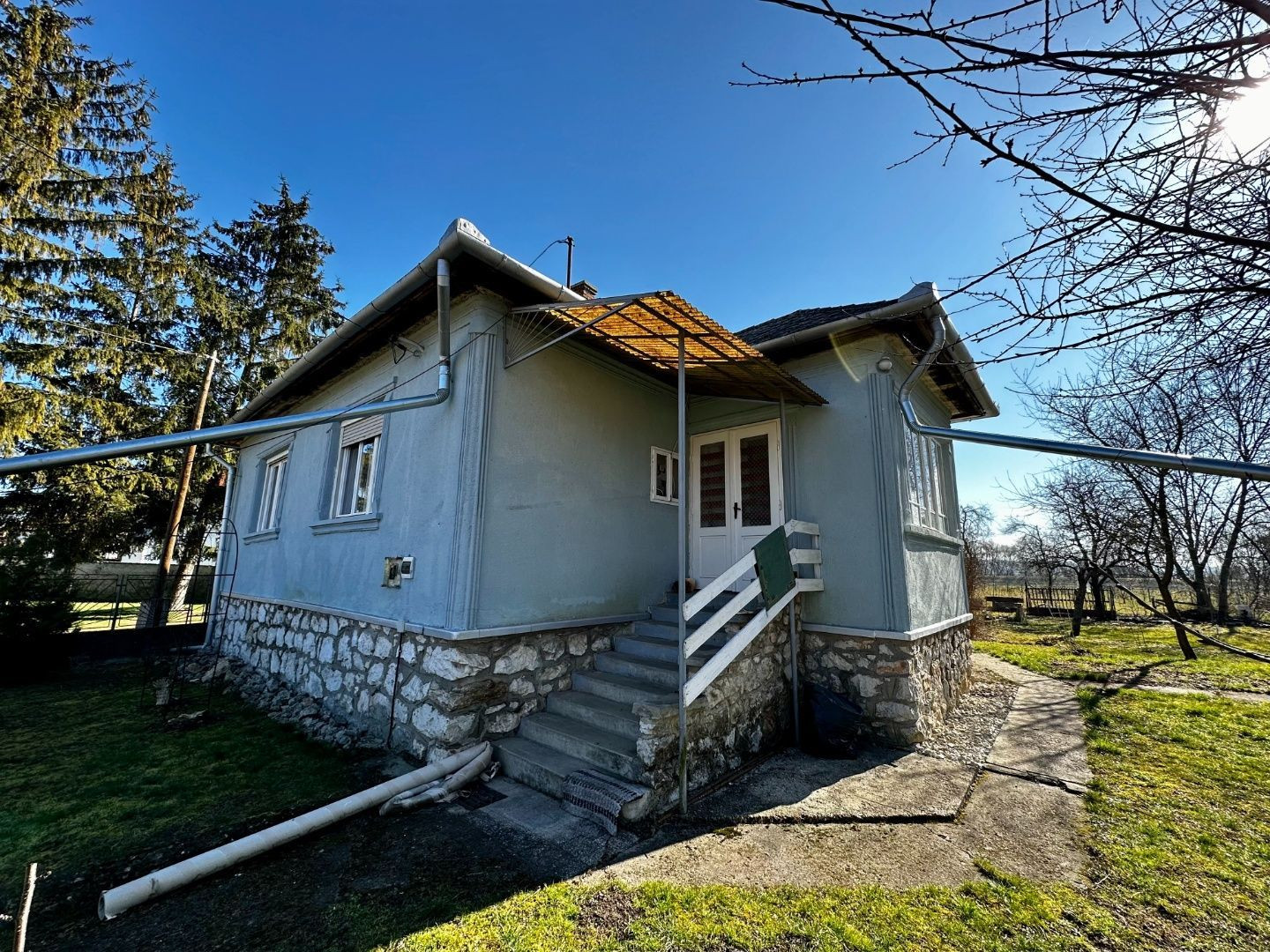 MAĎARSKO - KOMJÁTI 4 IZBOVÝ RODINNÝ DOM V TICHOM PROSTREDÍ.