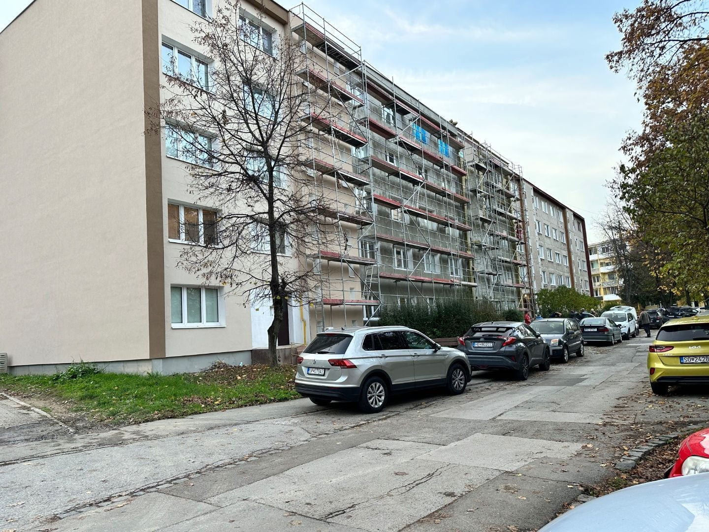 TERASA - 3 IZBOVÝ BYT SUPER CENA PÔVODNÝ STAV, S LODŽIOU 64 M2 PRI KINE DRUŽBA.