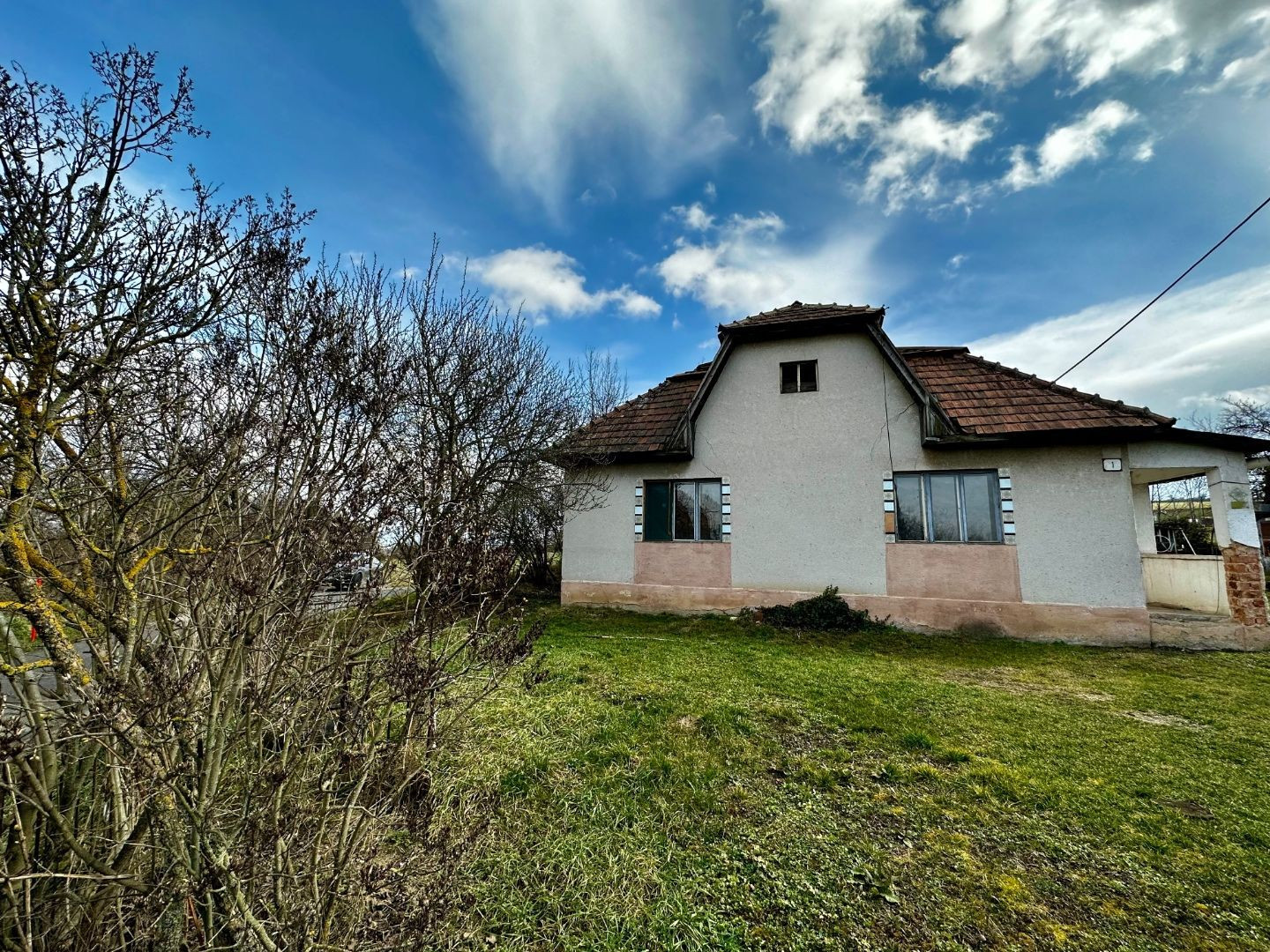 PERÍN CHYM – STARŠÍ 3 IZBOVÝ RODINNÝ DOM V TICHOM PROSTREDÍ