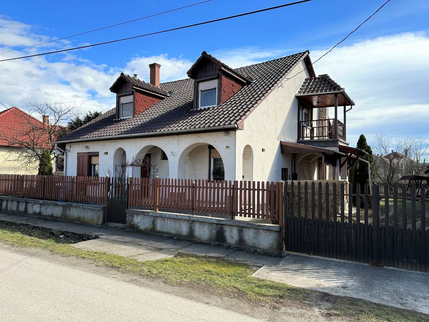 MAĎARSKO - SZENDRO PEKNÝ 4 IZBOVÝ RODINNÝ DOM S GARÁŽOU