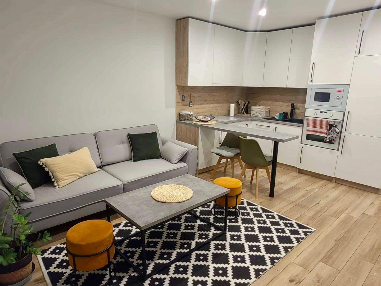 SEVER - GERLACHOVSKÁ ZARIADENÝ 2,5  IZBOVÝ BYT PO KOMPLETNEJ VKUSNEJ REKONŠTRUKCII