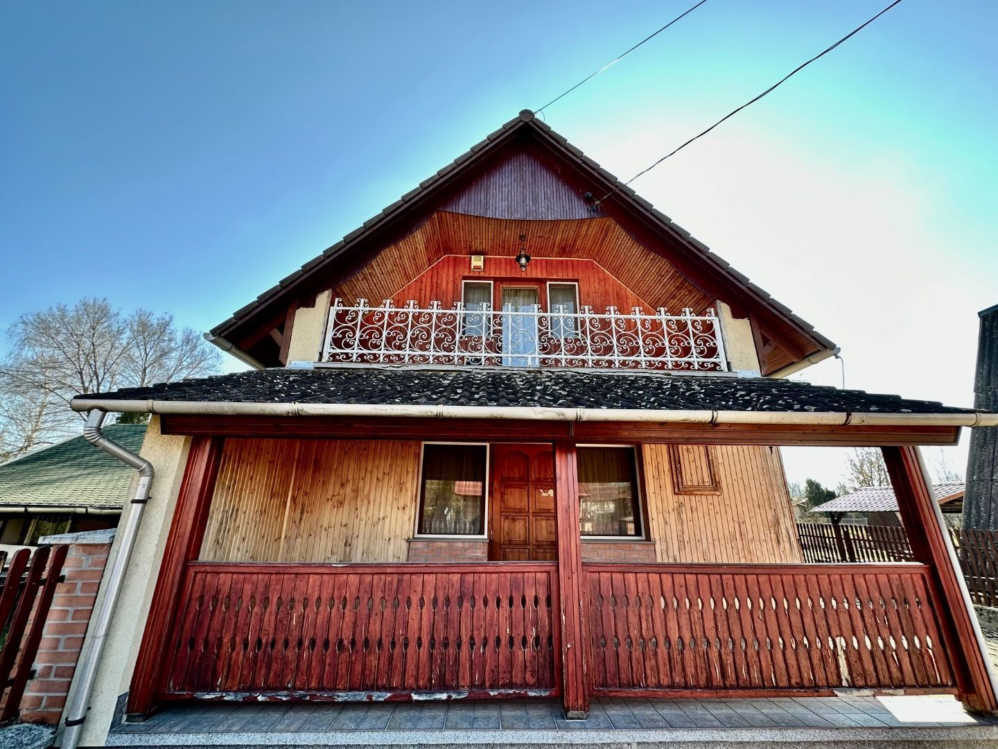 MAĎARSKO - TISZACSEGE - POSCHODOVÁ 3 IZBOVÁ CHATA, TERASA PRI TERMÁLNOM KÚPALISKU.