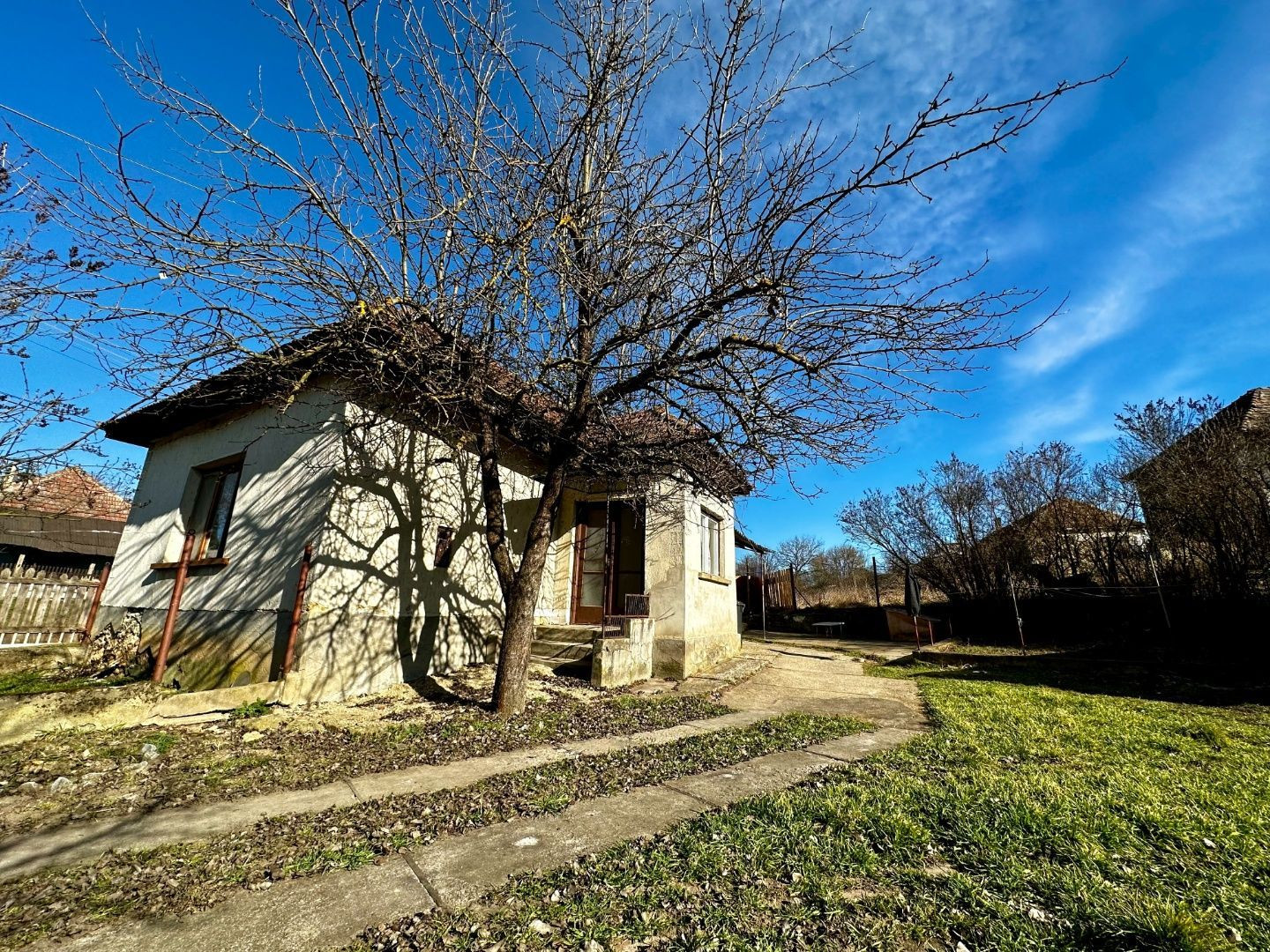 MAĎARSKO - SZALONNA 2 IZBOVÝ SEDLIACKÝ DOM S GARÁŽOU