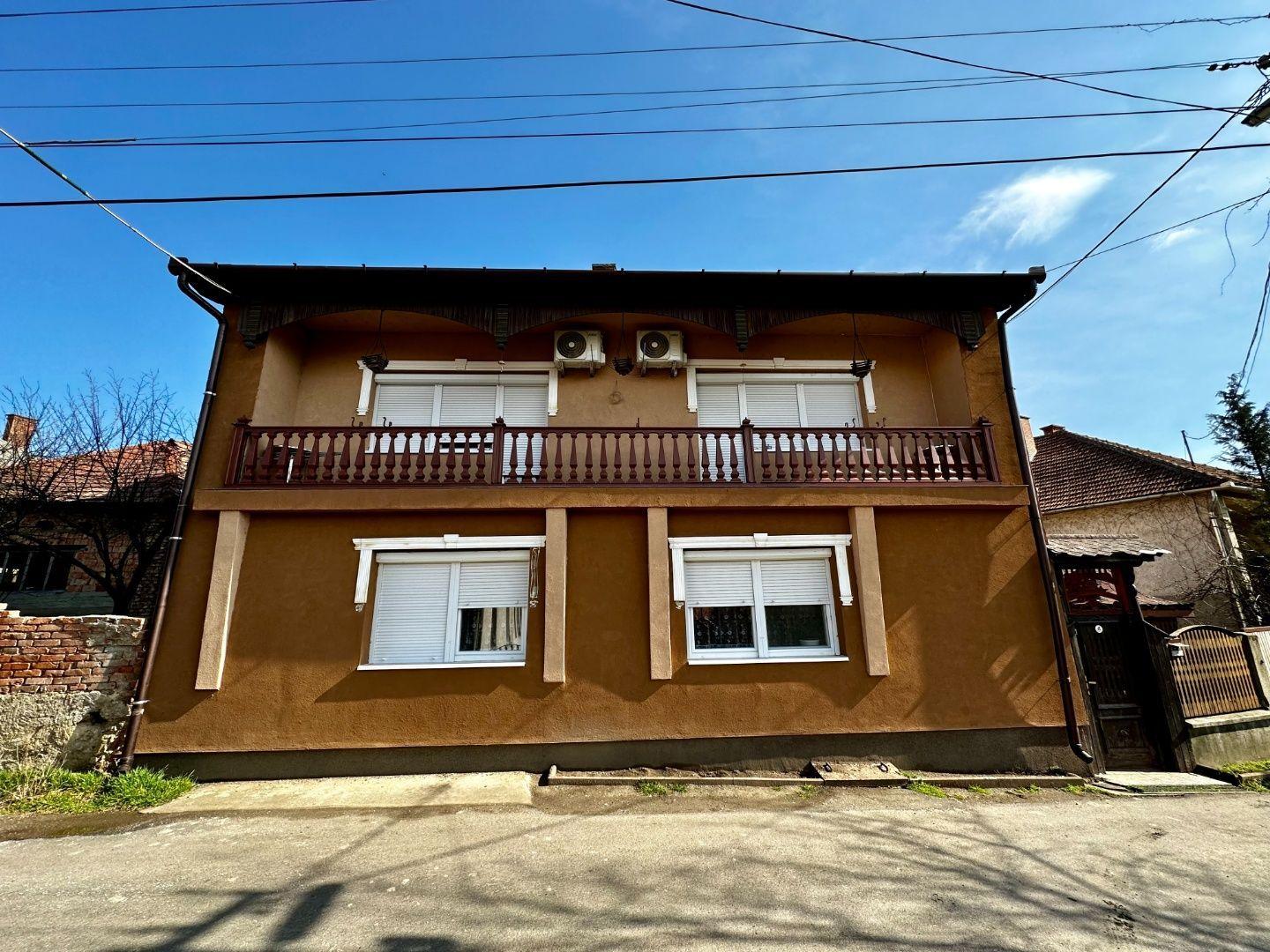 MAĎARSKO - SZENDRO LUXUSNÝ 4 IZBOVÝ ZREKONŠTRUOVANÝ RODINNÝ DOM