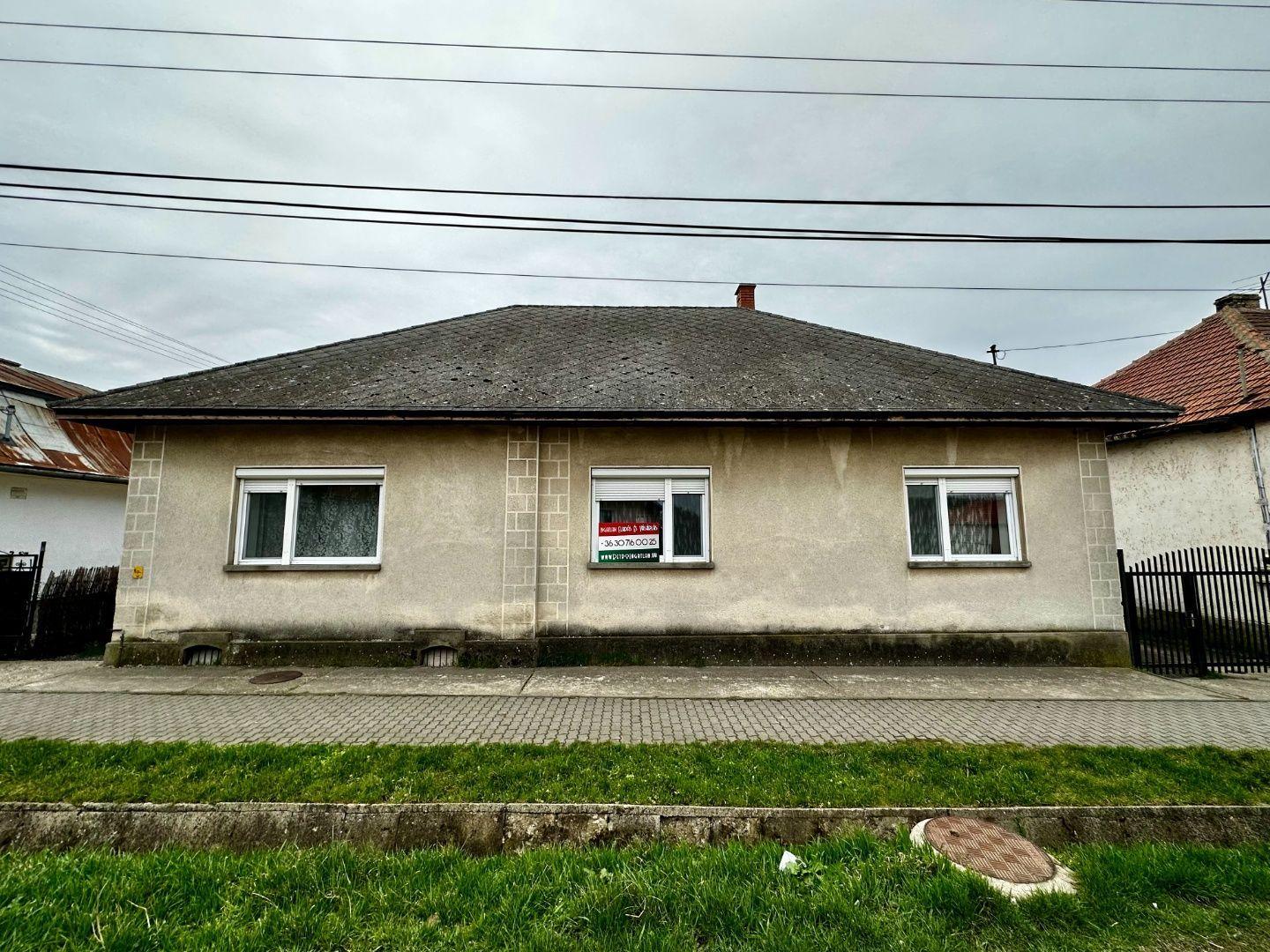 MAĎARSKO - ABAÚJSZÁNTÓ 3 IZBOVÝ RODINNÝ DOM.