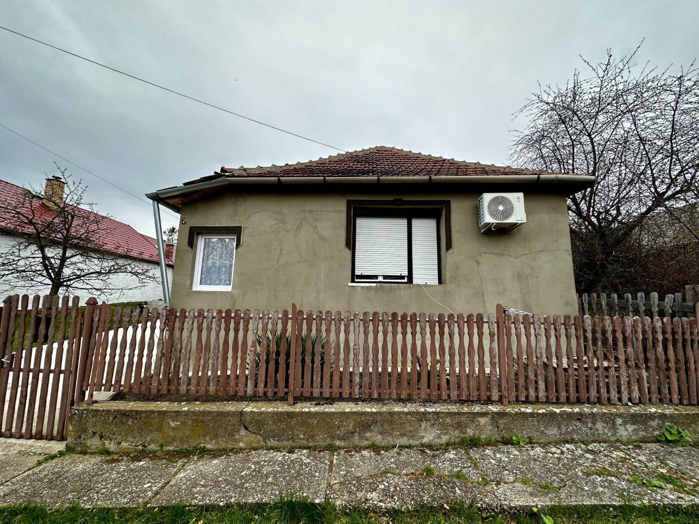 MAĎARSKO - FONY 4 IZBOVÝ RODINNÝ DOM PO ČIASTOČNEJ REKONŠTRUKCII S KLIMATIZÁCIOU