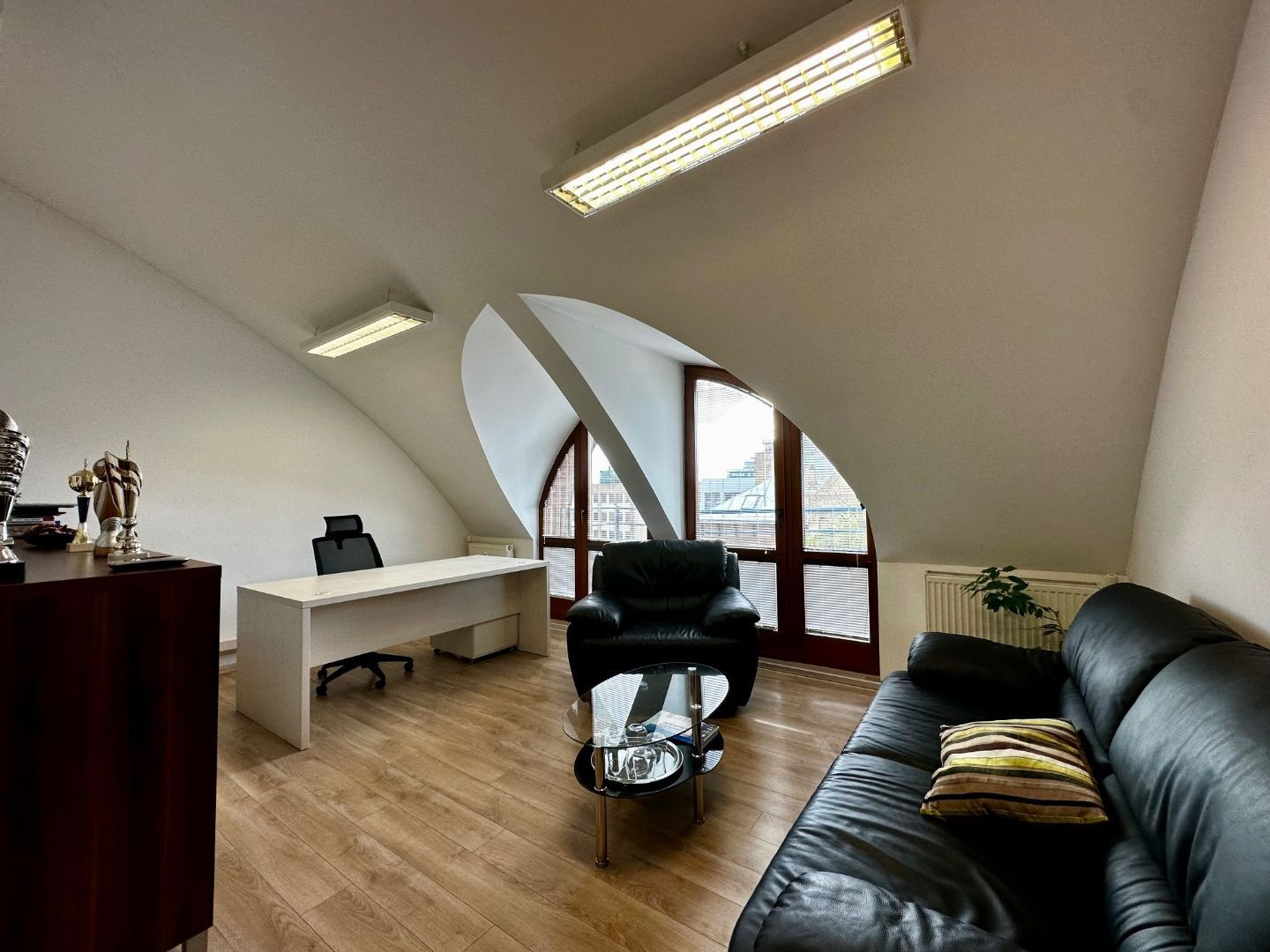 KOŠICE - NA PRENÁJOM KANCELÁRSKE PRIESTORY NA FLORIÁNSKEJ ULICI V BUDOVE EURODOM