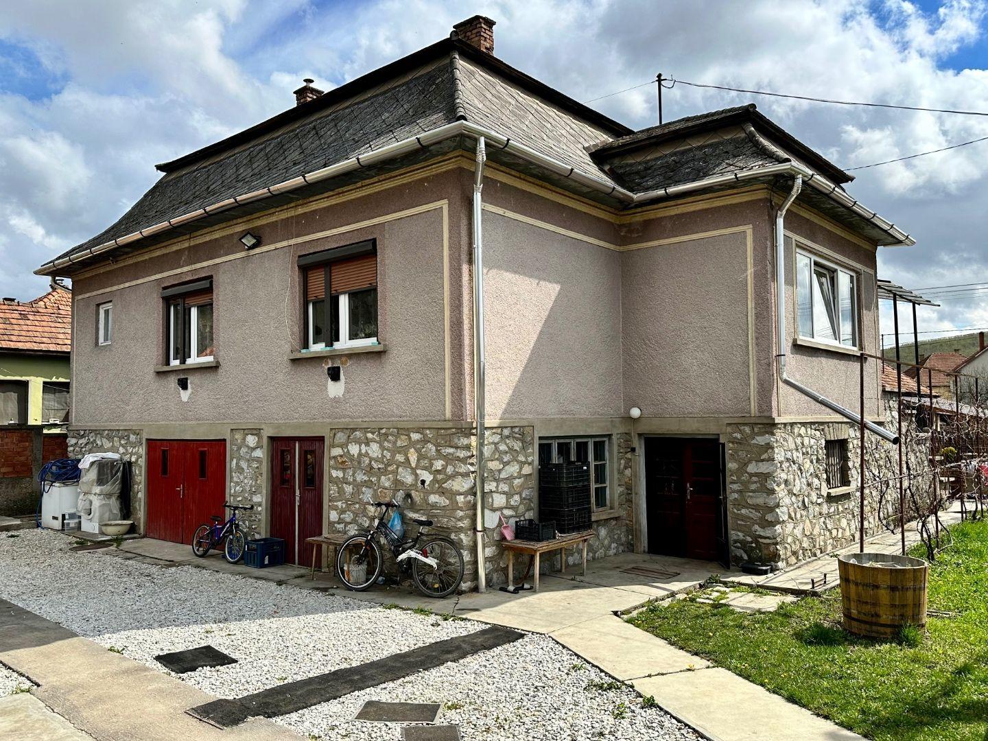 MAĎARSKO - SZENDRO 3 IZBOVÝ RD S OBCHODNÝM PRISTOROM LEN 70KM OD KOŠÍC.