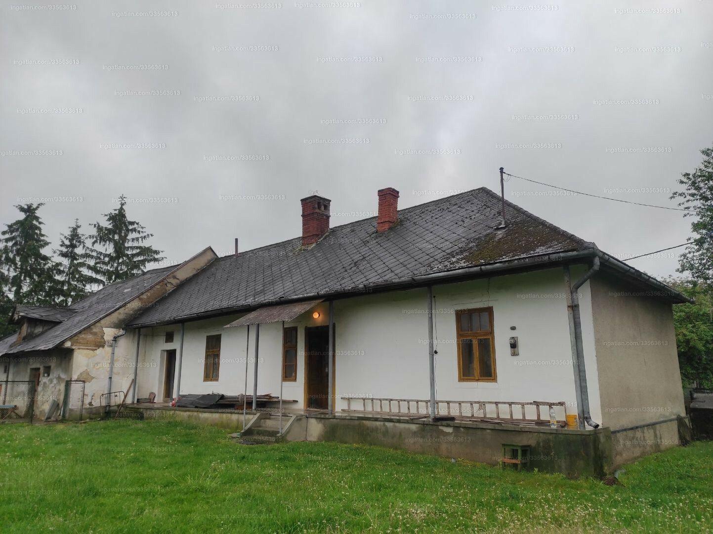 MAĎARSKO - KOMJÁTI PEKNÝ 2 IZBOVÝ RD S VEĽKÝM POZEMKOM.