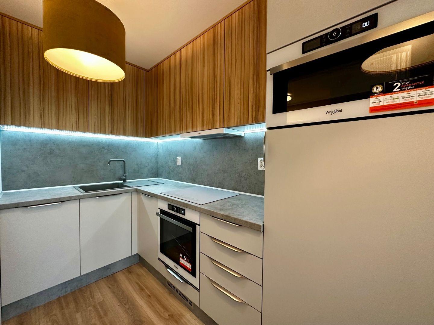 STARÉ MESTO - BELLOVA 1,5 IZBOVÝ BYT 41 M2, ZARIADENÝ S LODŽIOU.