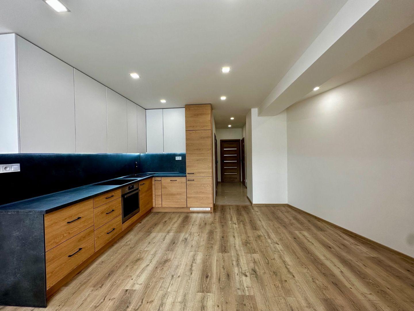 REZERVOVANÉ - SUPER CENA - KUZMÁNYHO - ČSA KOMPLETNE ZREKONŠTRUOVANÝ 2,5 IZBOVÝ BYT V TOP LOKALITE 59 M2 S LODŽIOU.