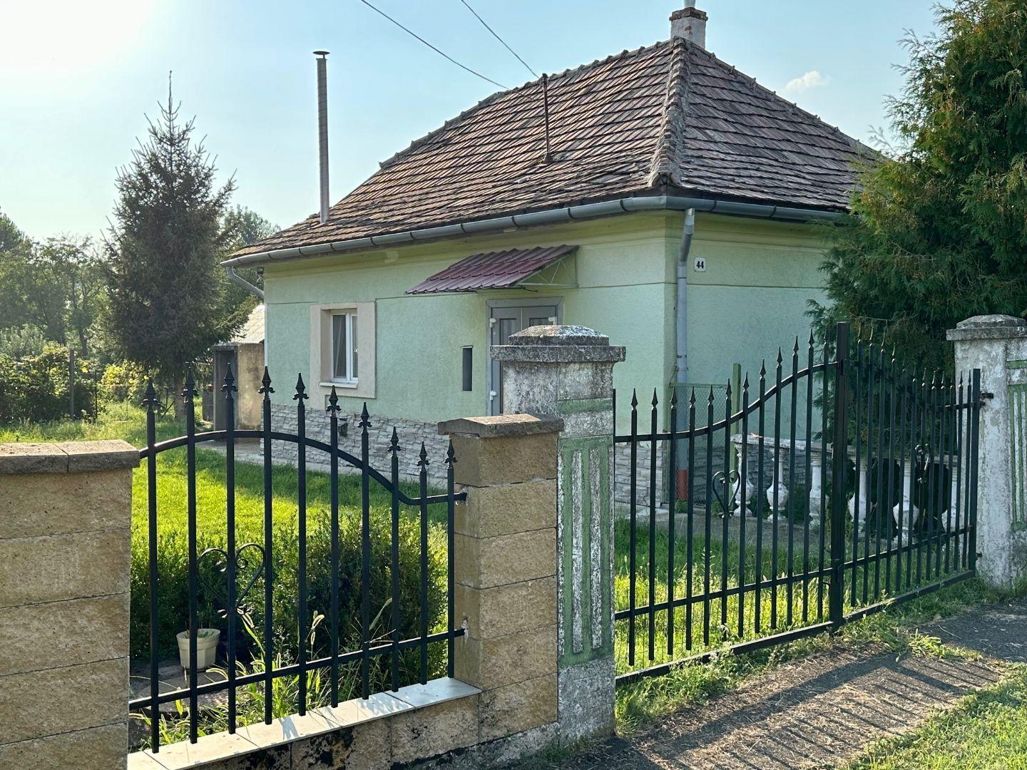 NOVÁ CENA ! MAĎARSKO - GONCZRUSZKA RD IHNEĎ OBÝVATEĽNÝ V TICHEJ LOKALITE OBCE