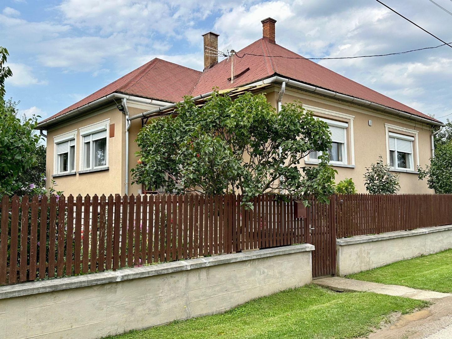 EXKLUZÍVNE MAĎARSKO - SZENDRO SUPER 3 IZBOVÝ RODINNÝ DOM PO REKONŠTRUKCII.