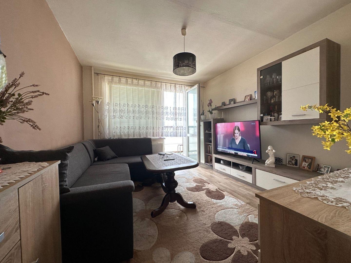 JAZERO - AMURSKÁ - 1 IZBOVÝ BYT/GARSÓNKA S LODŽIOU, PO REKONŠTRUKCII.