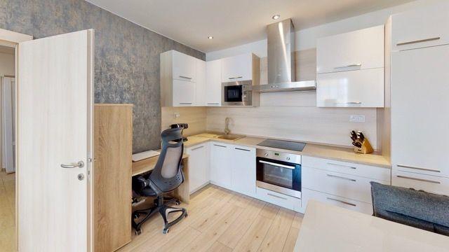 KUZMÁNYHO - BRANISKOVÁ KOMPLETNE ZREKONŠTRUOVANÝ 2 IZBOVÝ BYT V TOP LOKALITE 52 M2 S LODŽIOU.