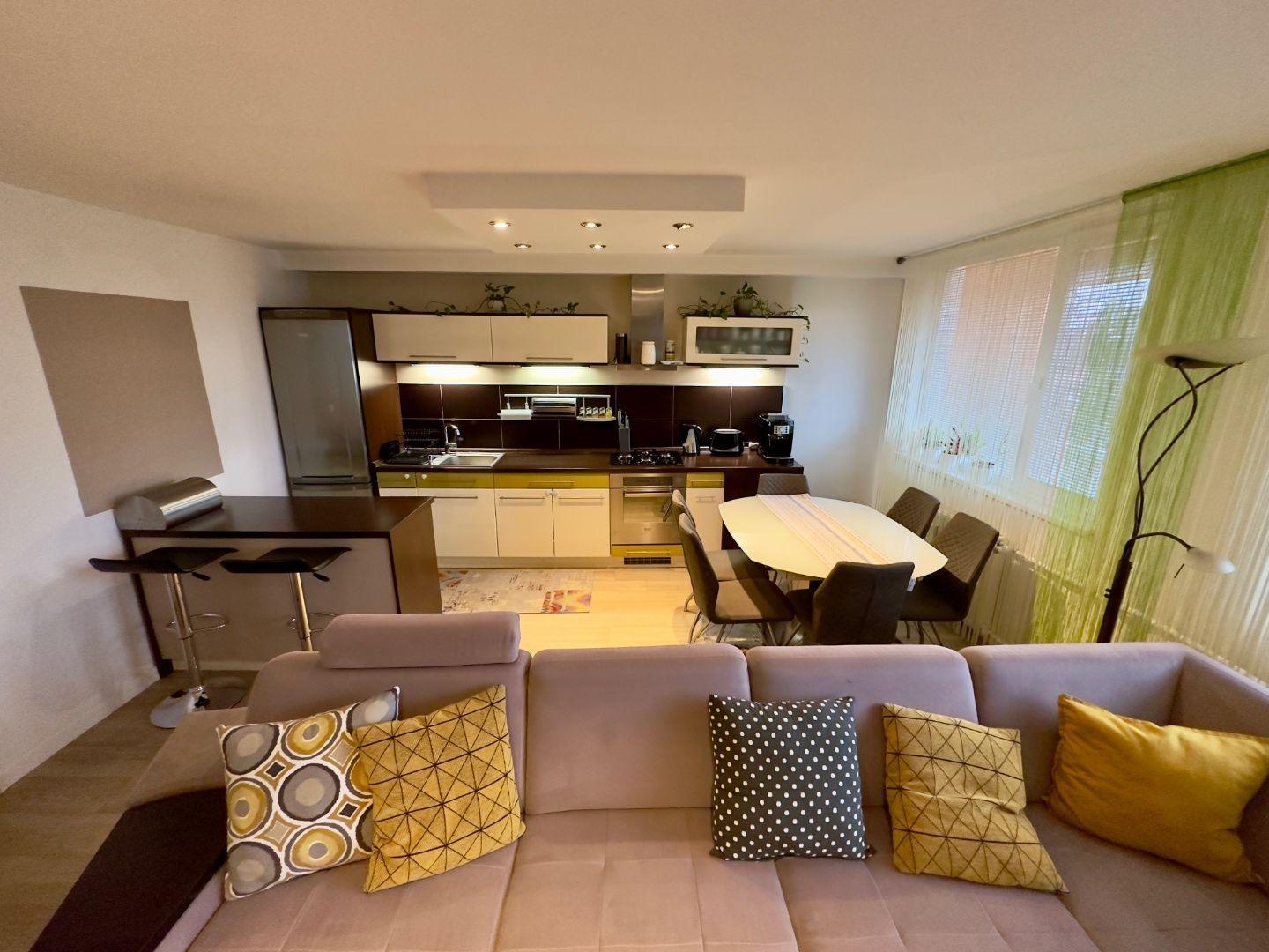 REZERVOVANÉ - NOVÁ CENA - FURČA - BUZULUCKÁ PEKNÝ 3 IZBOVÝ BYT PO REKONŠTRUKCII 69 M2,  LODŽIA.