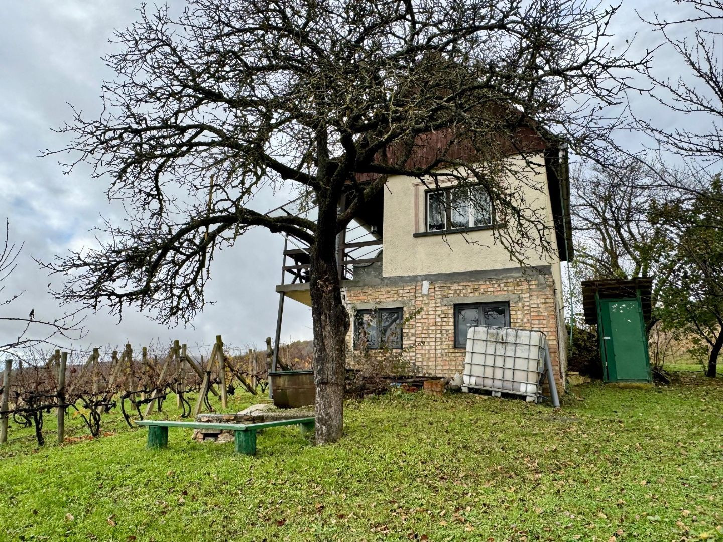 MAĎARSKO - BODVASZILAS VINNÁ PIVNICA, CHATA< S POZEMKOM 3000 M2.