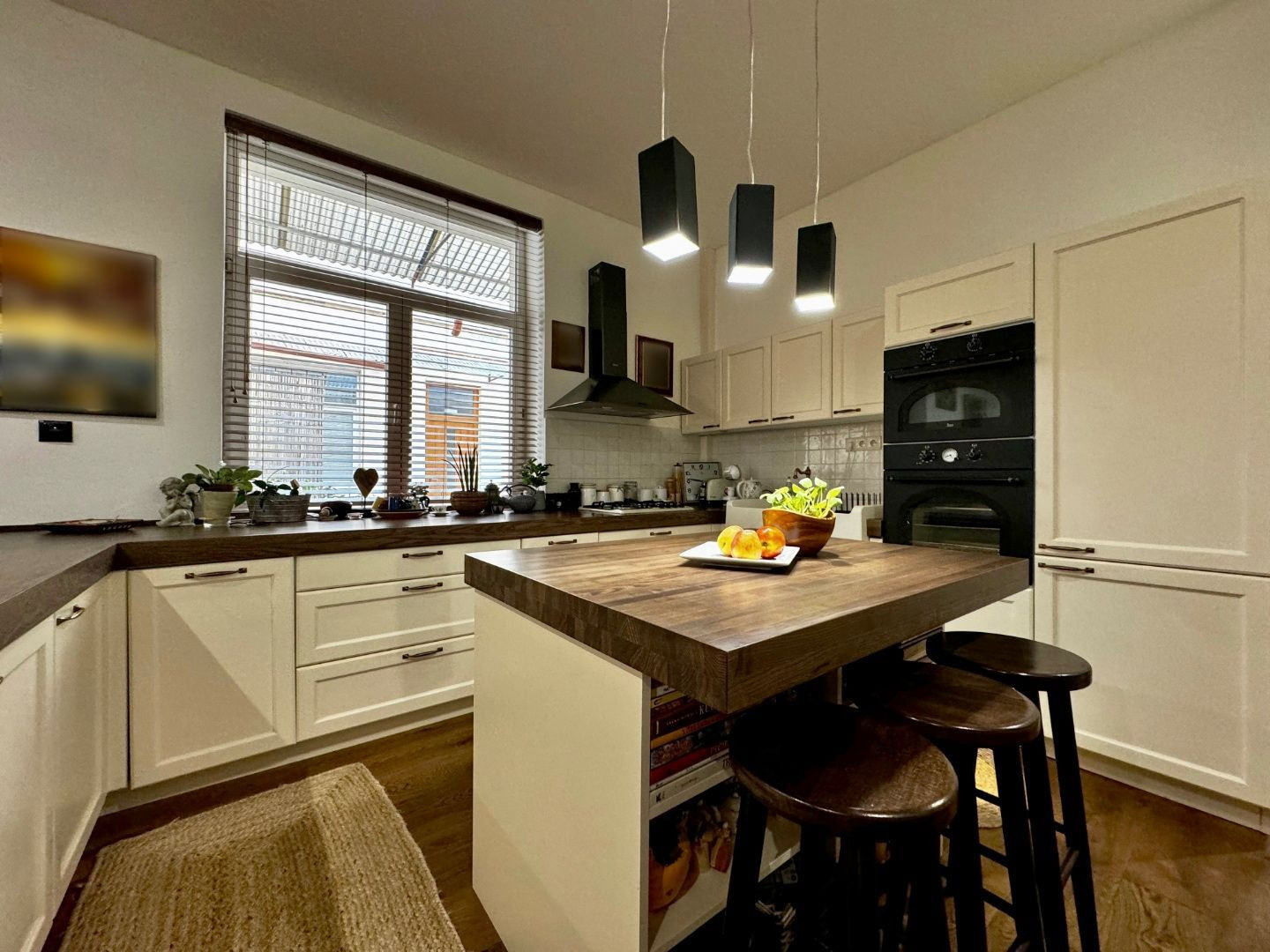 HISTORICKÉ CENTRUM MESTA - ŠTEFÁNIKOVA LUXUSNÝ BYT PRE NÁROČNÉHO KLIENTA 140 M2.