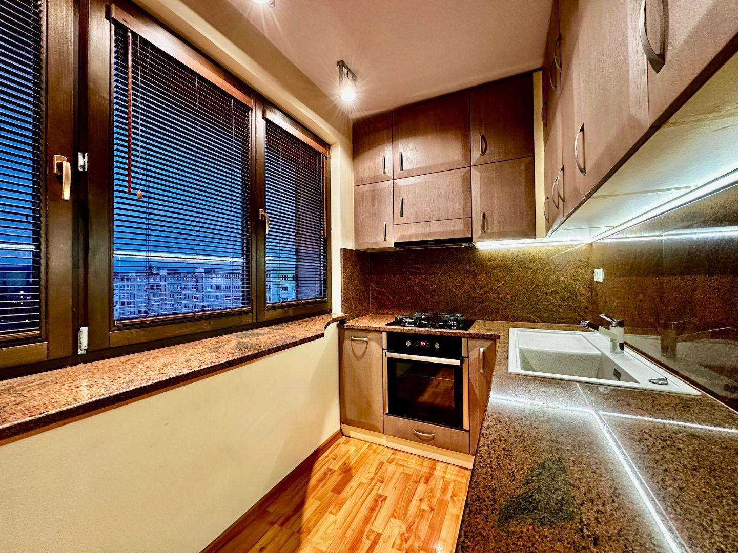 REZERVOVANÉ - TERASA - NEŠPOROVA PEKNÝ 3 IZBOVÝ BYT PO REKONŠTRUKCII 67 M2, ZASKLENNÁ LODŽIA.