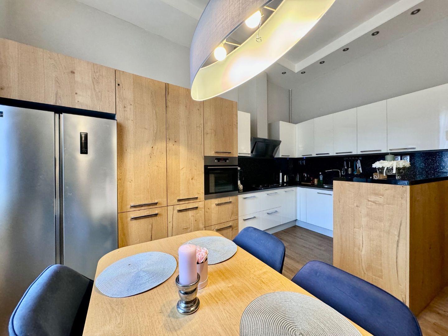 CENTRUM MESTA - MASARYKOVA DVOJGENERAČNÝ 5 IZBOVÝ BYT 230 M2.