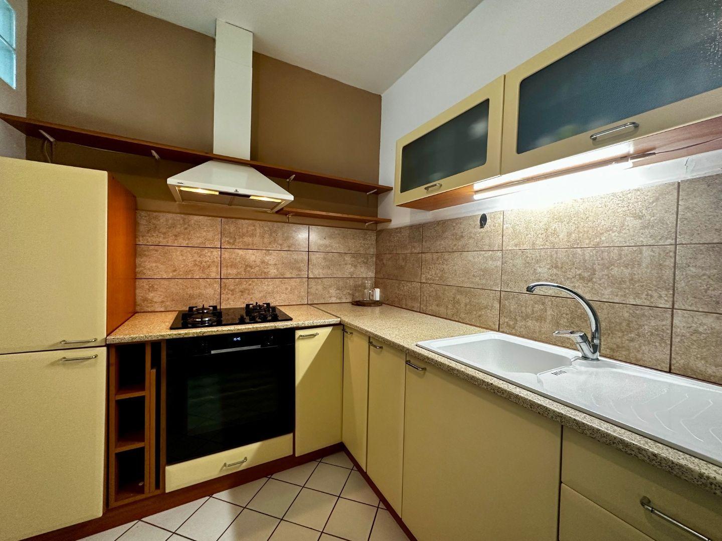 FURČA - ADLEROVA PEKNÝ 3 IZBOVÝ BYT 58 M2, LODŽIA, PO  REKONŠTRUKCII ZARIADENÝ.