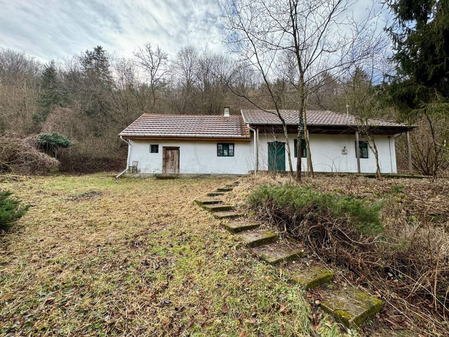 MAĎARSKO - TELKIBÁNYA PEKNÝ RODINNÝ DOM S KOMOROU LEN 30 KM OD KOŠÍC.