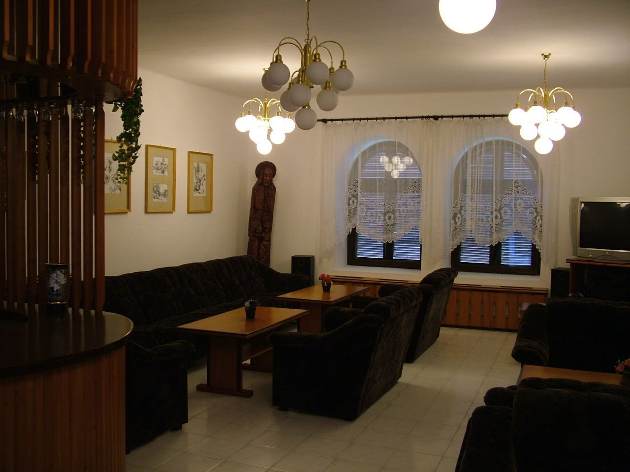 MAĎARSKO - GONC 13 IZBOVÝ OBYTNÝ OBJEKT NA BÝVANIE, PODNIKANIE