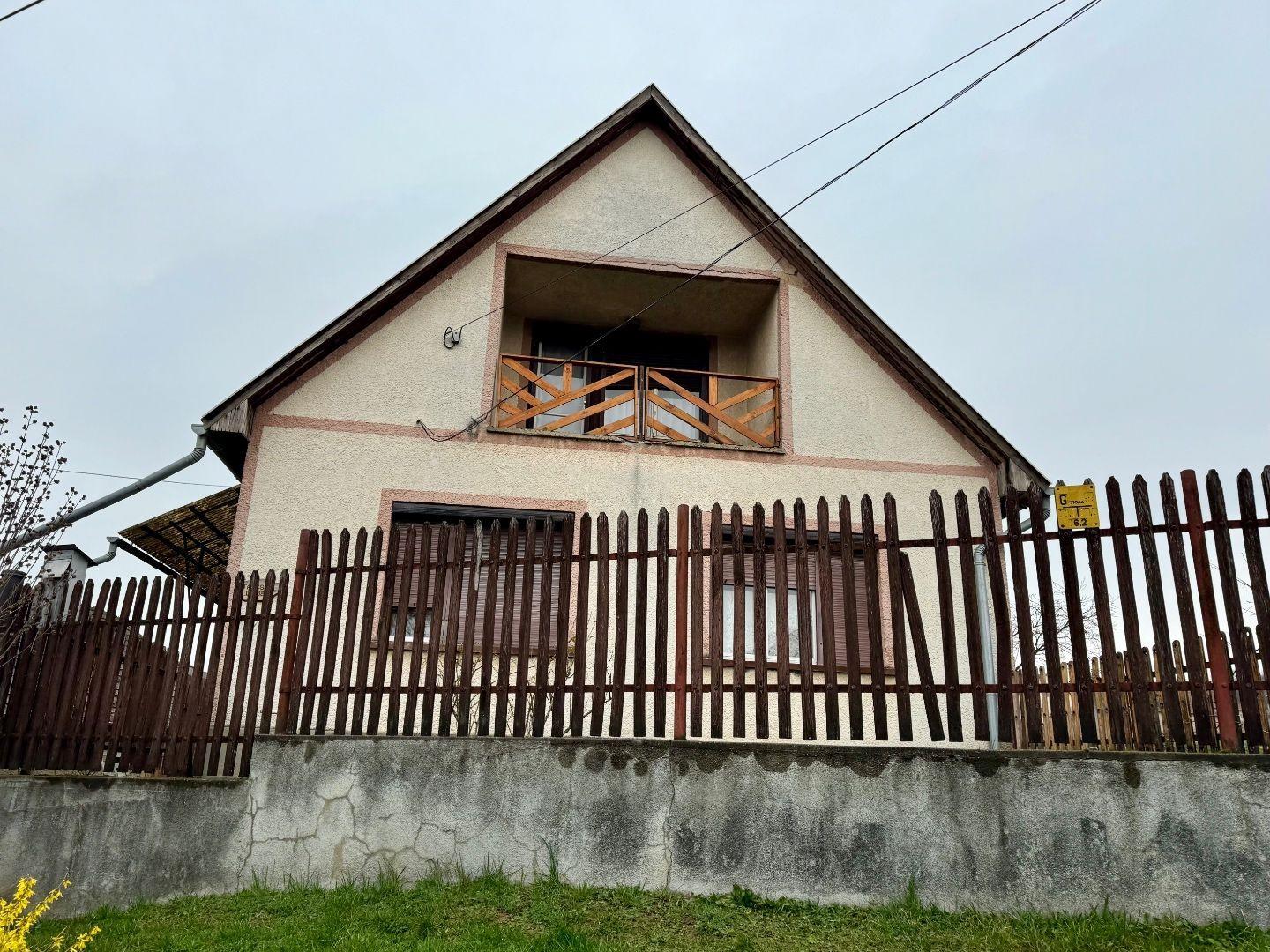 MAĎARSKO - SZENDRO PEKNÝ 4 IZBOVÝ POSCHODOVÝ RODINNÝ DOM.