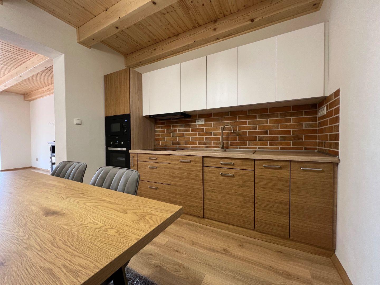 VEĽKÁ DOMAŠA - VALKOV APARTMÁNOVÝ DOM SO 6 OBYTNÝMI JEDNOTKAMI.