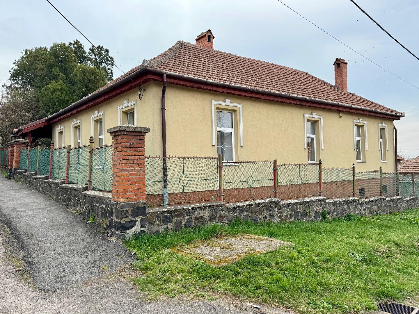 MAĎARSKO - TÁLLYA SUPER 3 IZBOVÝ RODINNÝ DOM V TOKAJSKEJ VINOHRADNÍCKEJ OBLASTI.