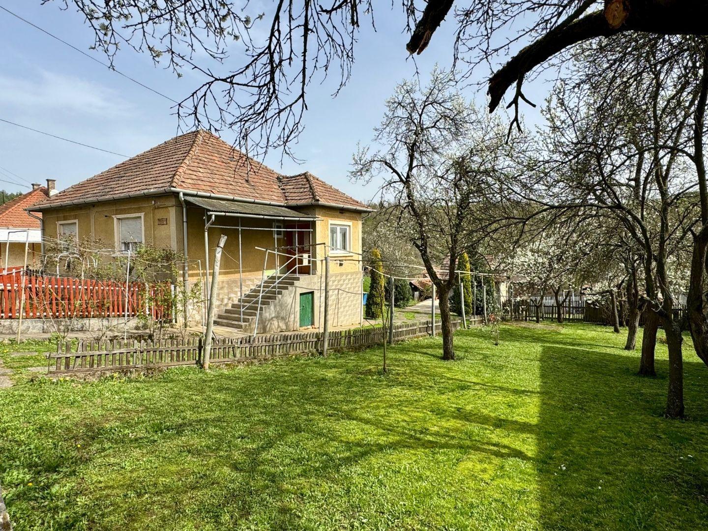 MAĎARSKO - RUDABÁNYA PEKNÝ 4 IZBOVÝ RODINNÝ DOM S POZEMKOM 1800 M2