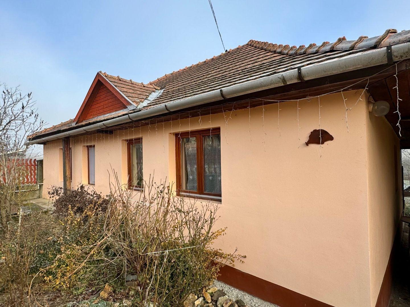 MAĎARSKO - FORRÓ / ENCS, ČASŤ ABAÚJDEVECSER 4 IZBOVÝ DOM IHNEĎ OBÝVATEĽNÝ.