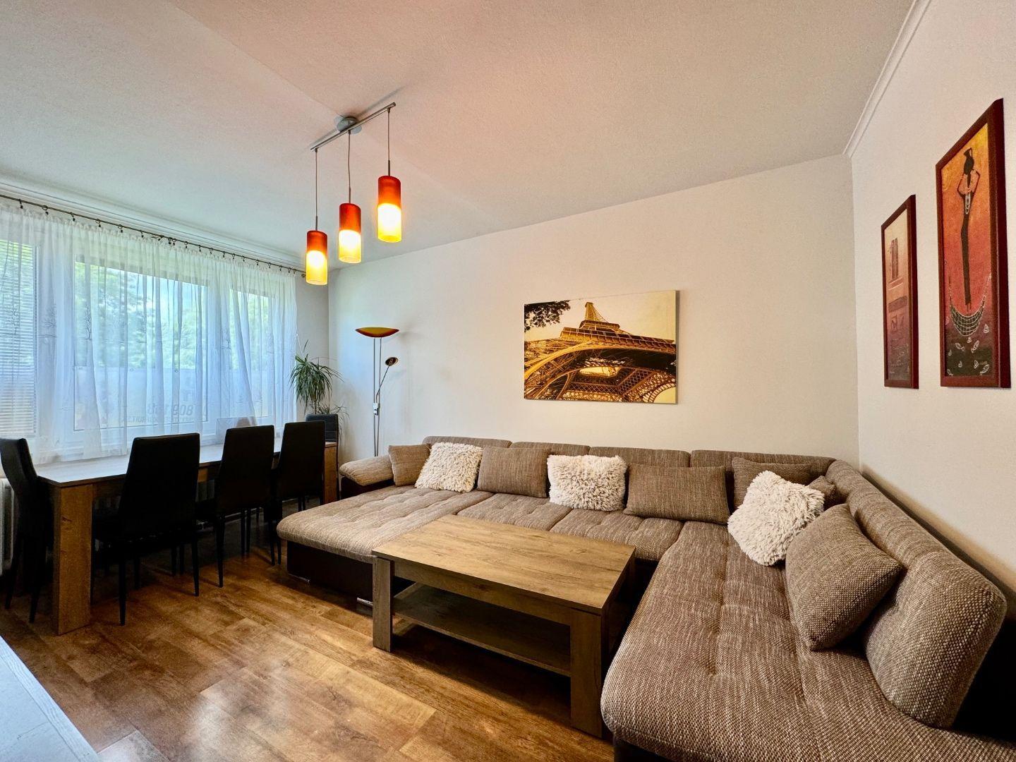 JAZERO - LADOŽSKÁ PEKNÝ 3 IZBOVÝ BYT PO REKONŠTRUKCII 65 M2 + LODŽIA A PIVNICA.