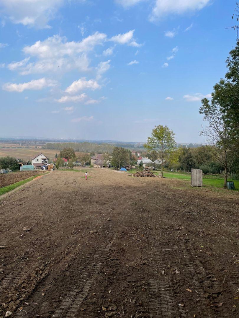 PERÍN CHYM - VYŠNÝ LANEC - STAVEBNÝ POZEMOK NA SUPER MIESTE 1.820 M2.