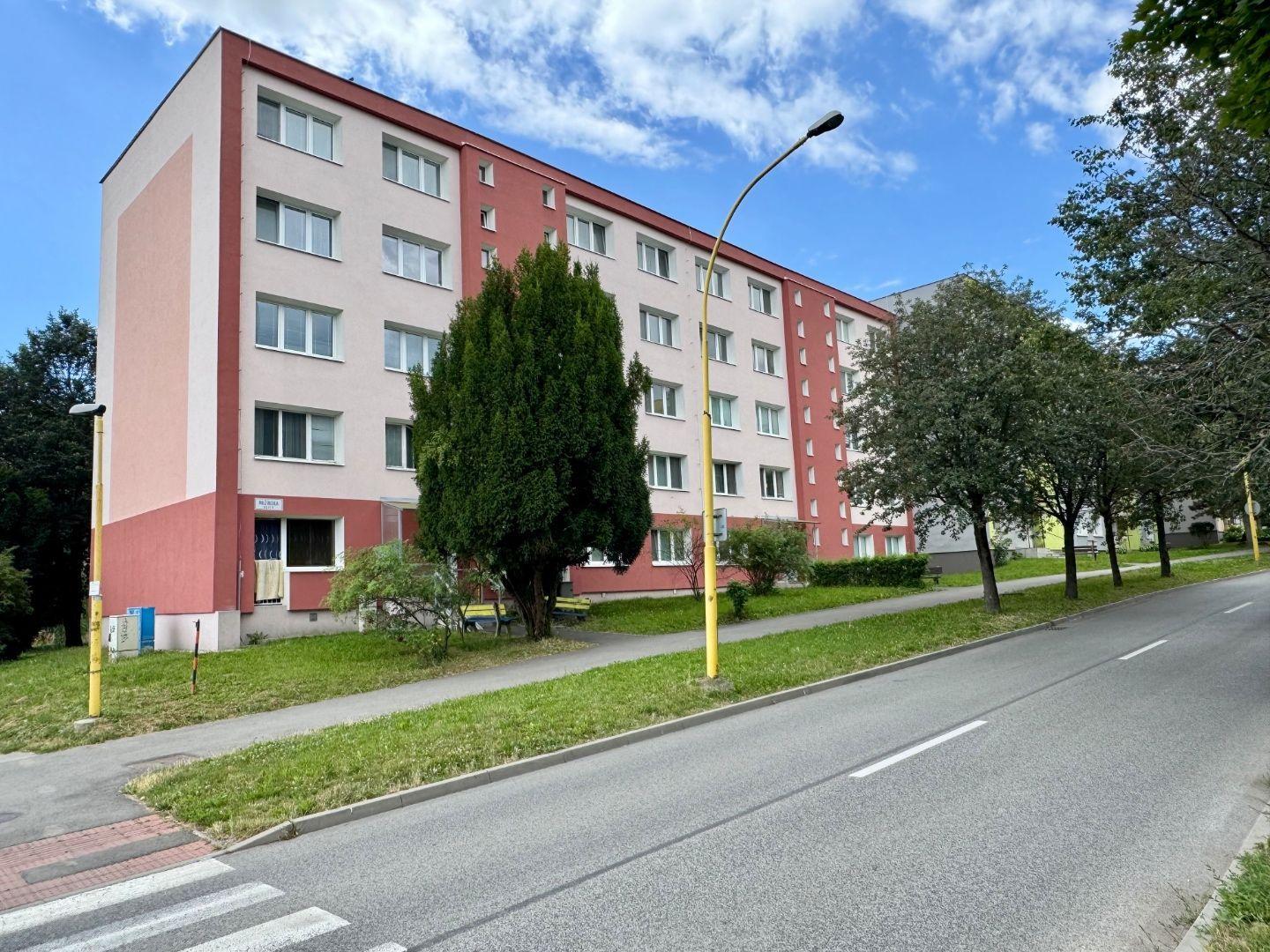 TERASA - RUŽÍNSKA GARSÓNKA V SUPER STAVE PO REKONŠTRUKCII.