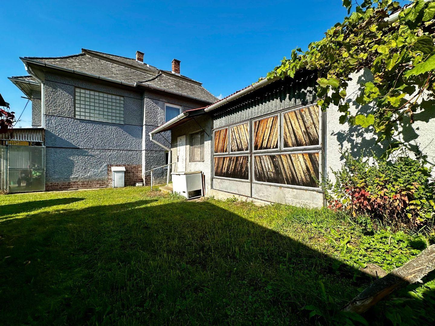 SVINICA -  5 IZBOVÝ POSCHODOVÝ RODINNÝ DOM NA VÝBORNOM MIESTE, POZEMOK 1.256 M2.