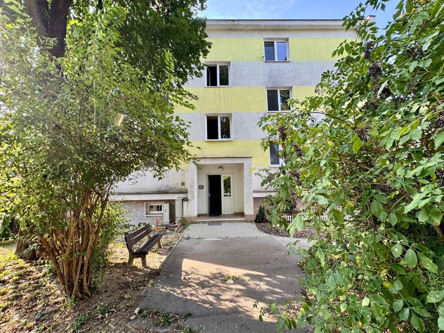 NOVÁ CENA - OPÁTSKE - NEBYTOVÝ PRIESTOR VÝMERA 71 M2, VODA, ELEKTRINA, KÚRENIE.