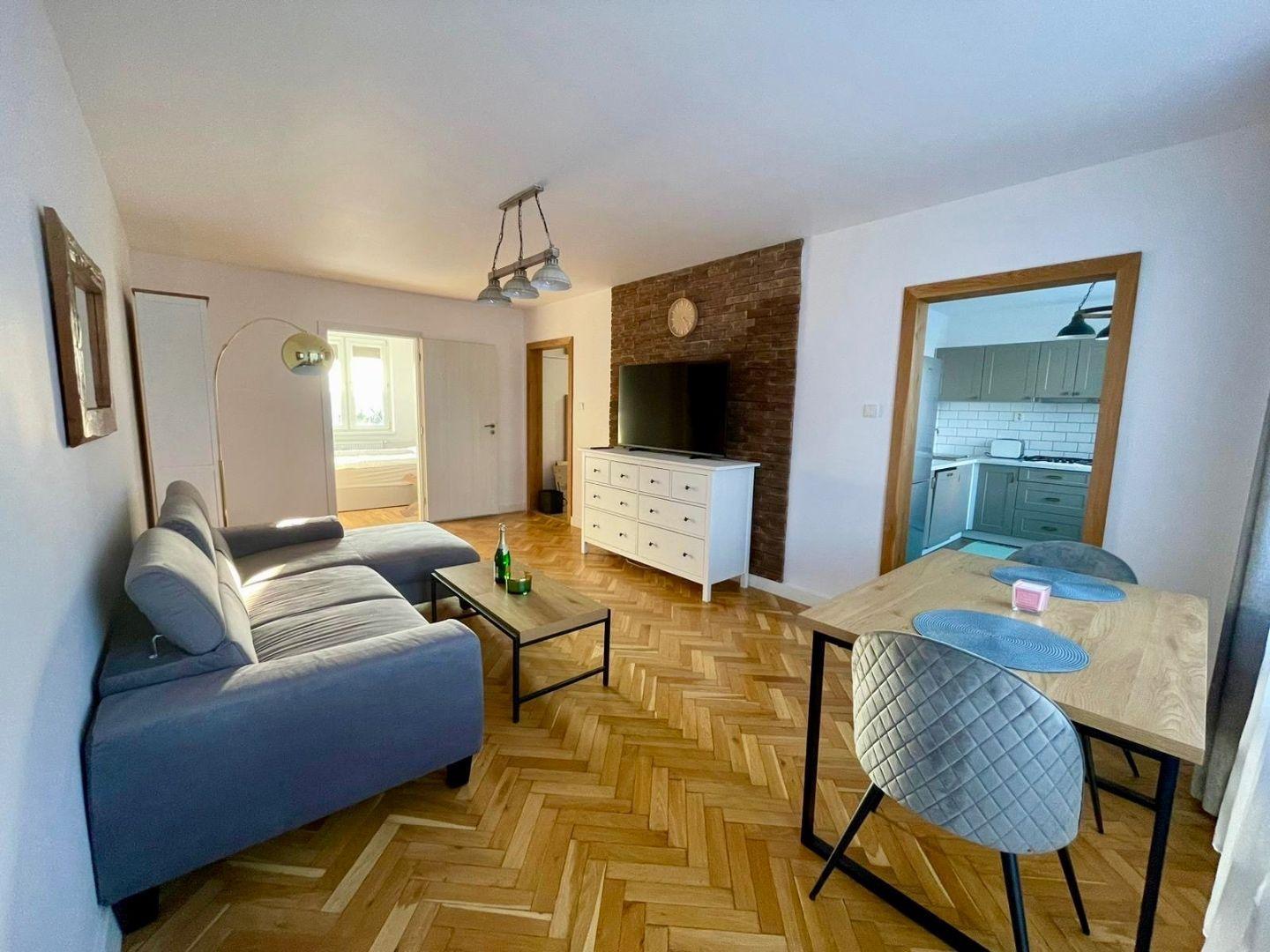 REZERVOVANÉ - JUH - ŽELEZNÍKY OSTRAVSKÁ  PEKNÝ 3 IZBOVÝ BYT 66 M2, LODŽIA.